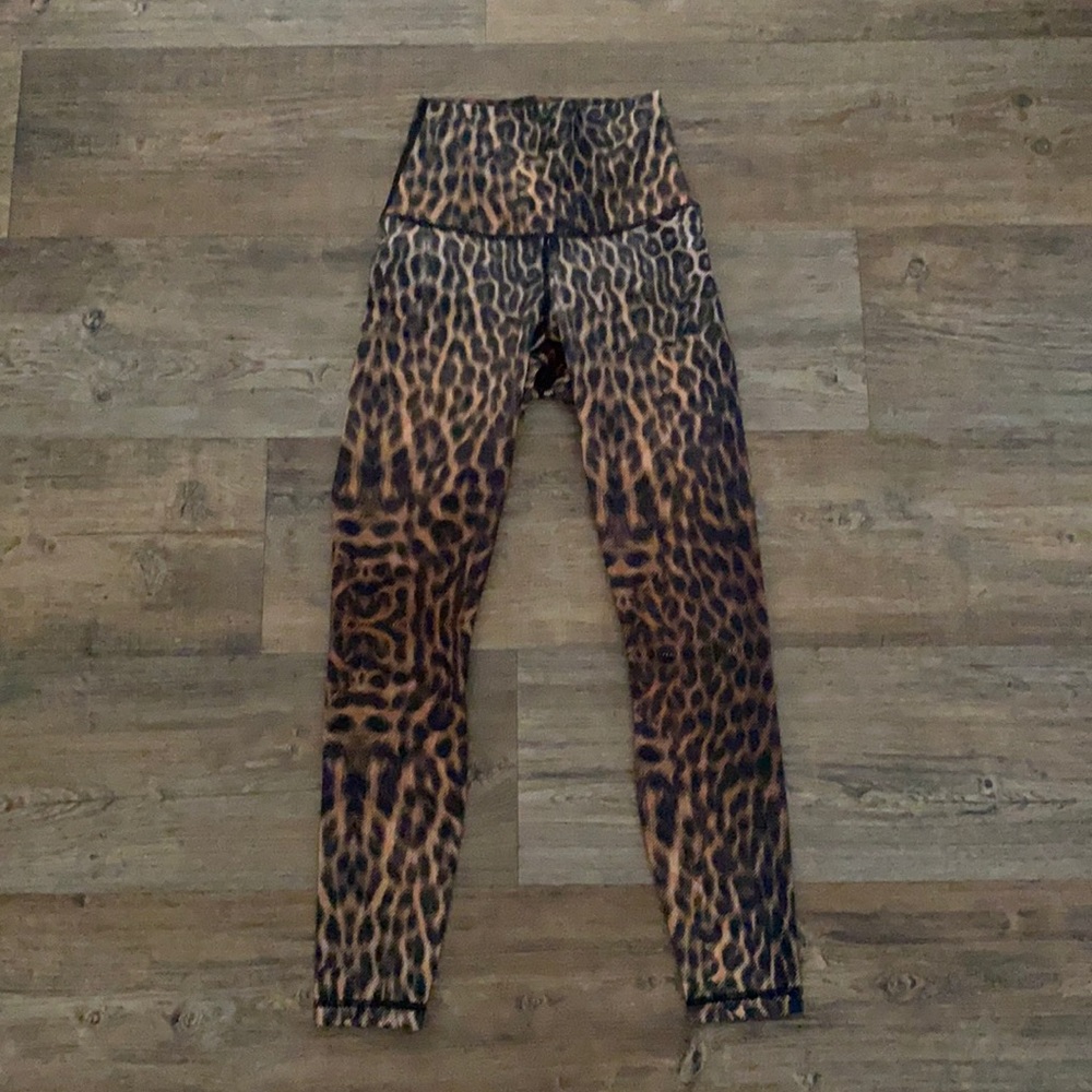 Yogalicious Super High waist Cheetah Leggings - Picture 2 of 3
